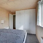 Annalia - 50m From The Sea By Interhome