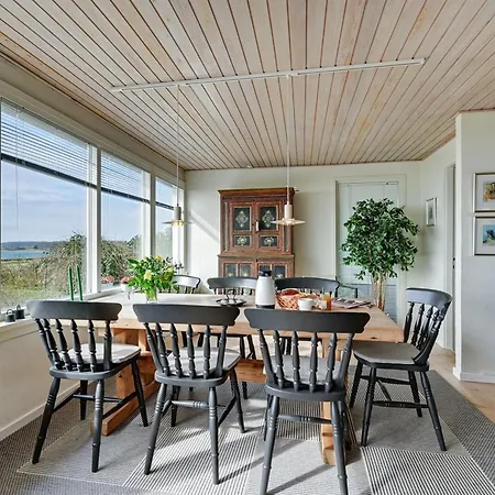 Annalia - 50m From The Sea By Interhome *