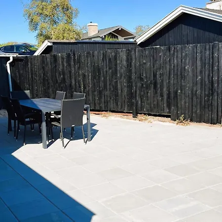 Annalia - 50m From The Sea By Interhome *