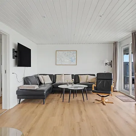 Annalia - 50m From The Sea By Interhome *