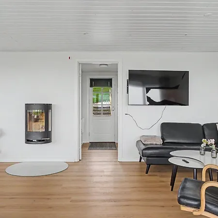 Annalia - 50m From The Sea By Interhome *