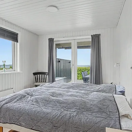 Annalia - 50m From The Sea By Interhome
