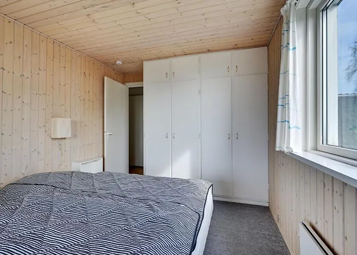 Annalia - 50m From The Sea By Interhome